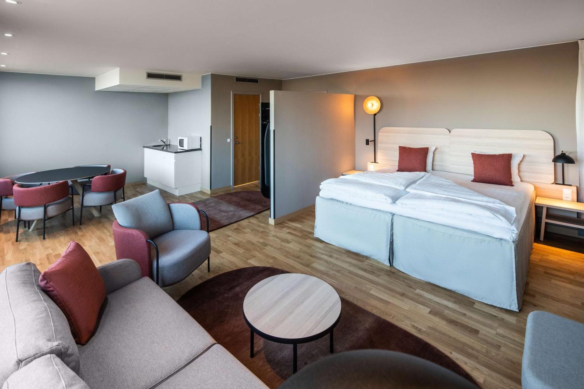 Master Suite,1739381354:JPEG